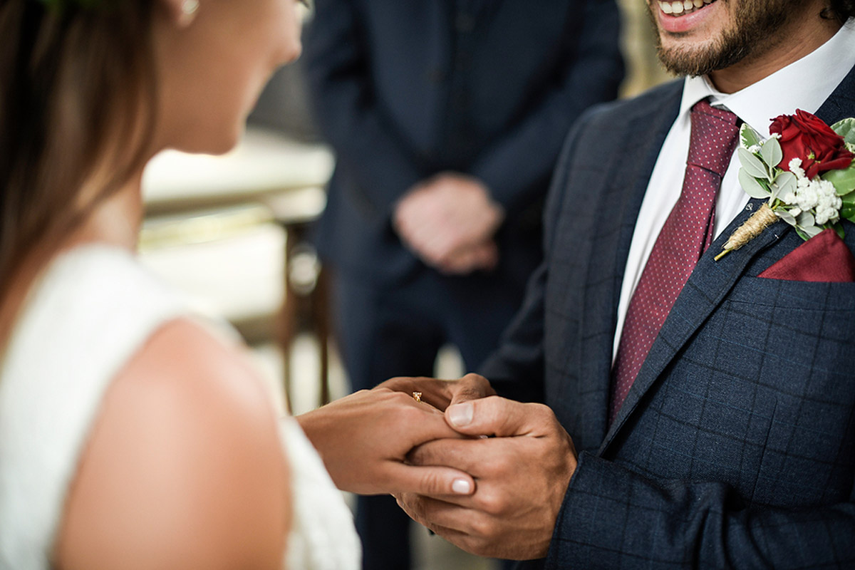 Writing Your Wedding Vows: What You Should and Shouldn’t Do