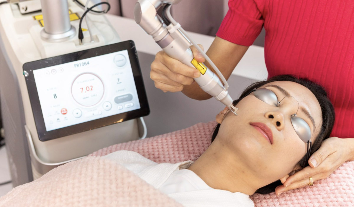 Say 'I Do' to Flawless Skin! Doctor-Recommended Solution to Reduce Acne Scarring on Your Wedding Day