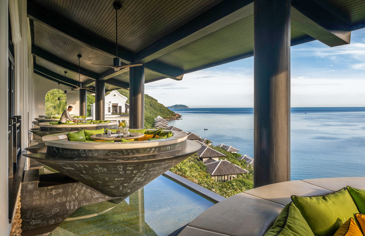 What makes InterContinental Danang Sun Peninsula Resort the top destination for sophisticated travelers and luxurious weddings?