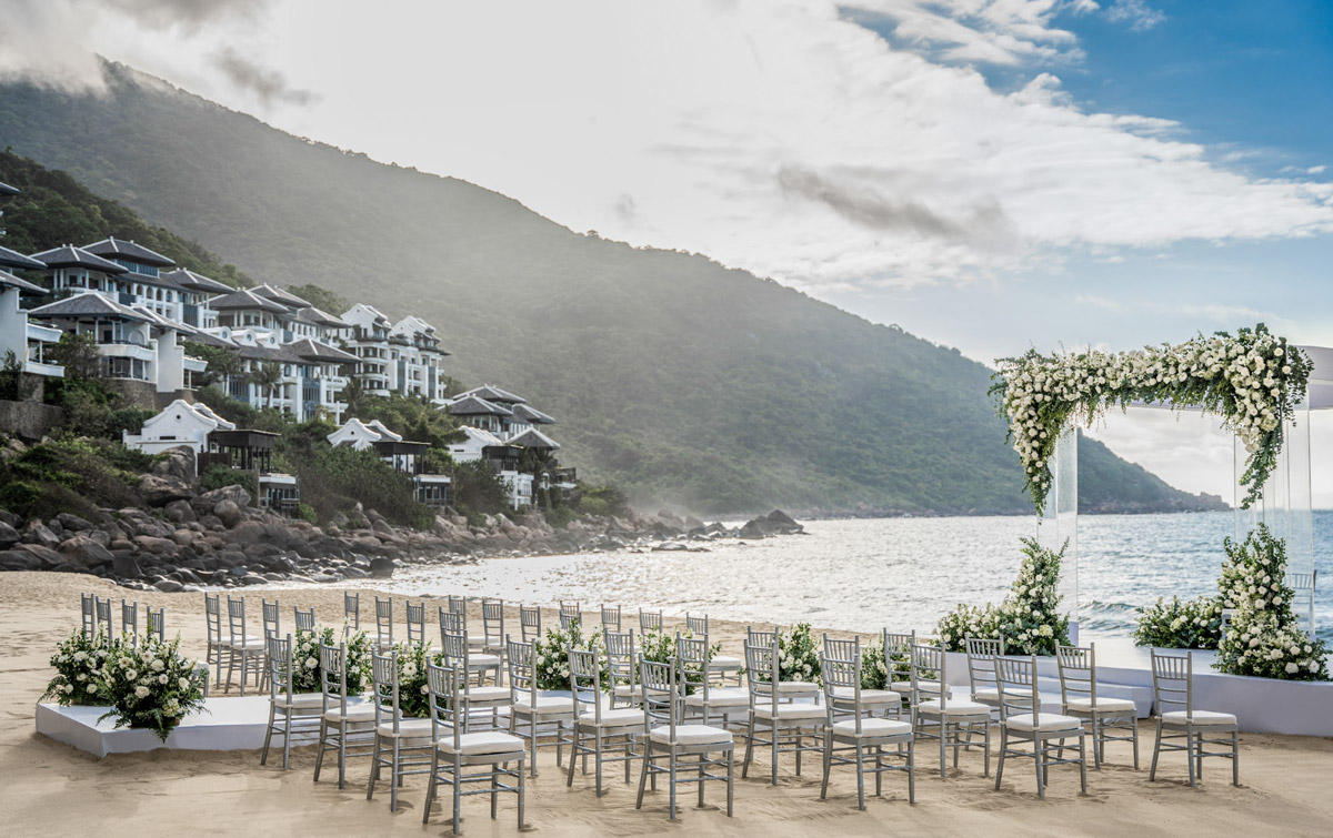 What makes InterContinental Danang Sun Peninsula Resort the top destination for sophisticated travelers and luxurious weddings?