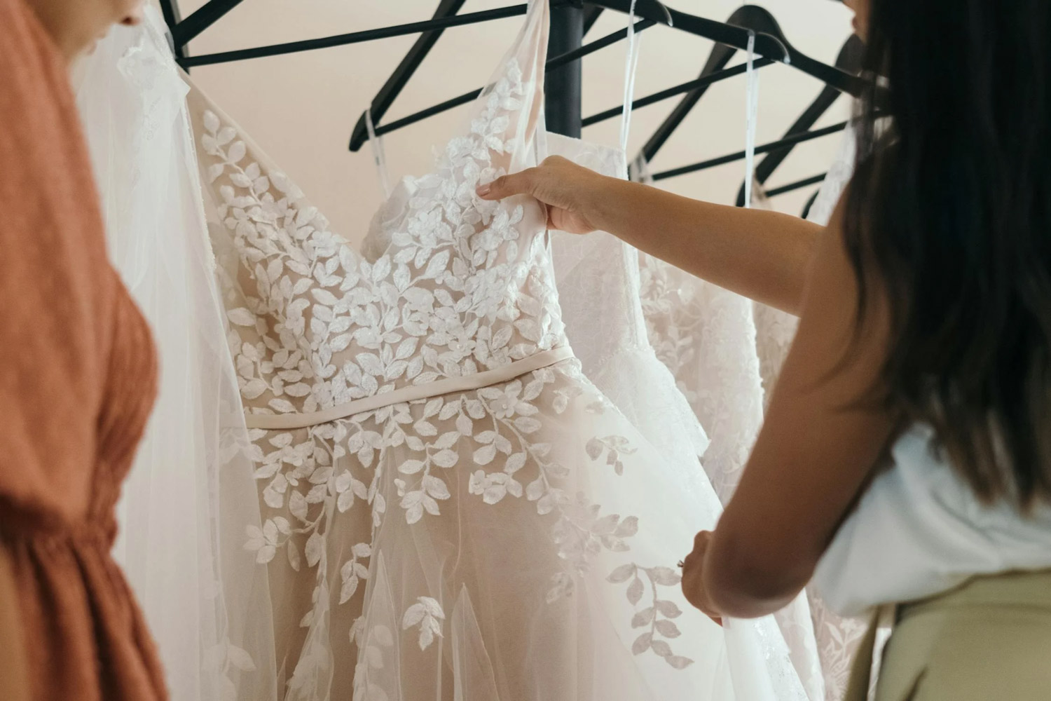 How To Ensure Your Rented Evening Gown Fits Perfectly