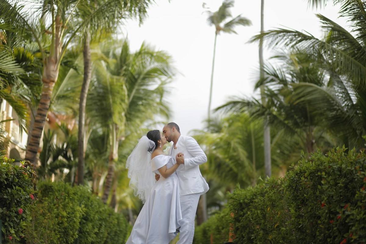 Why June Holidays Are Perfect For Destination Weddings