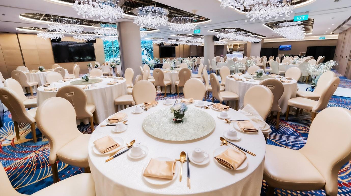Weddings with a View (and a Feast): Peach Garden Chinese Restaurant