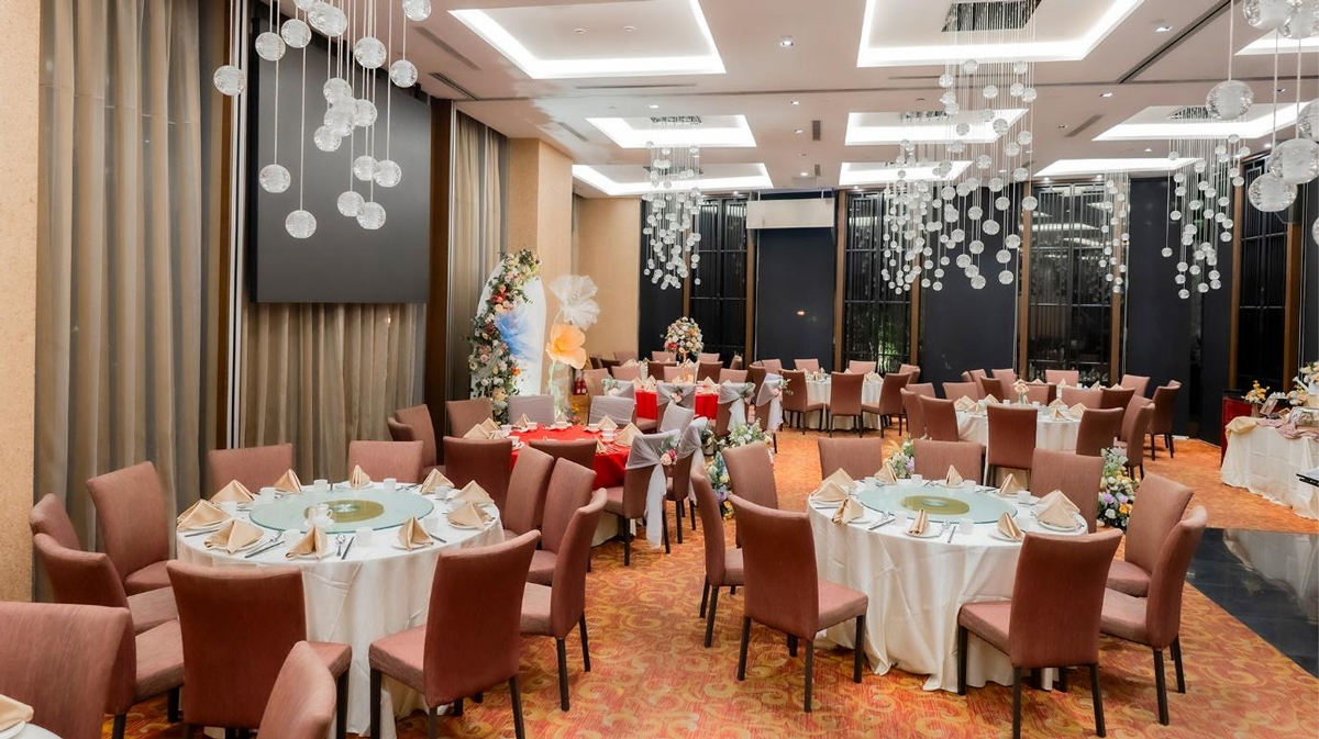 Weddings with a View (and a Feast): Peach Garden Chinese Restaurant