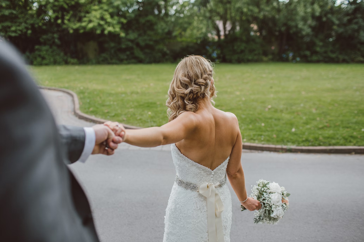 What The 30/5 Rule Really Means For Your Wedding Day