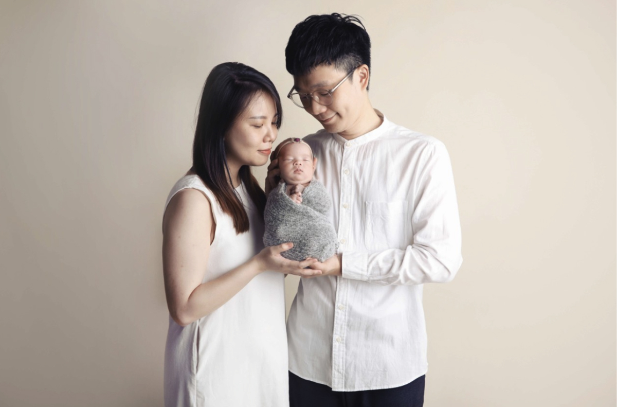 Age Gap Relationships & Different Timelines: How Couples Navigate Expectations