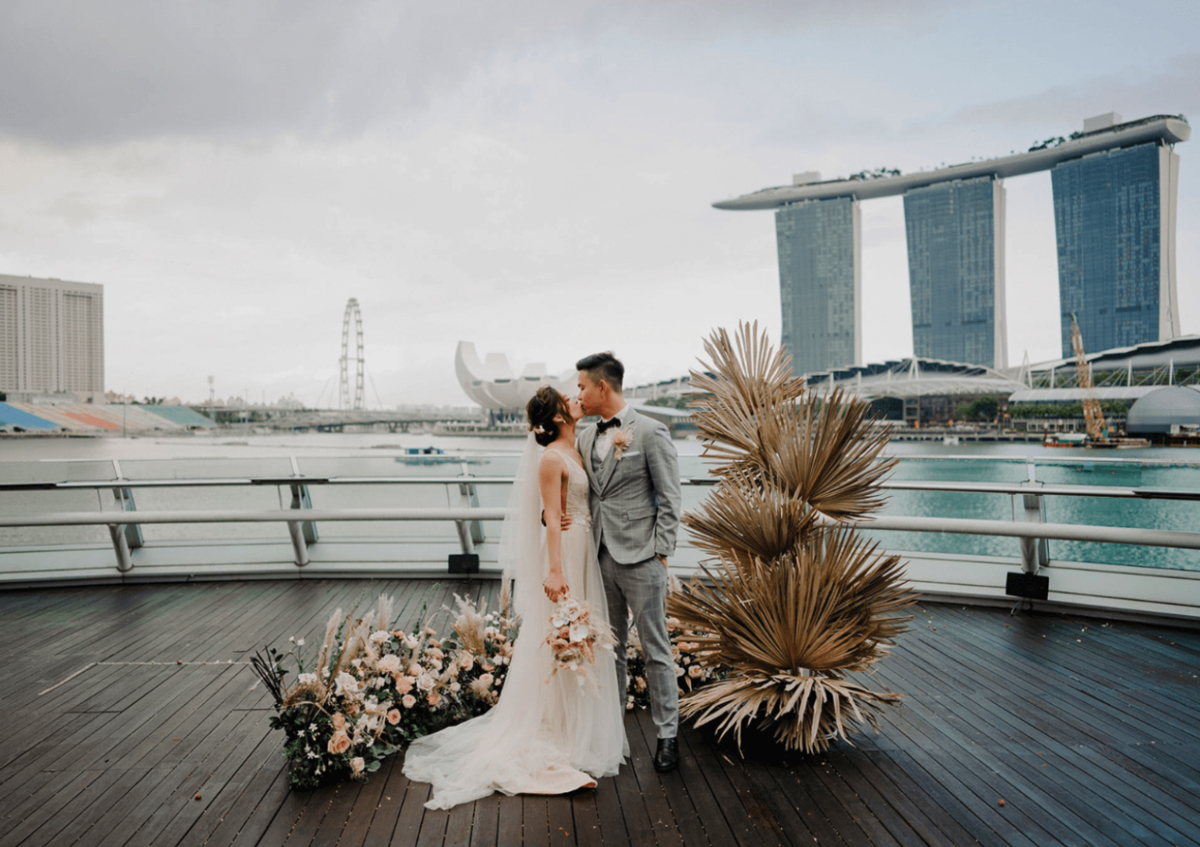 Age Gap Relationships & Different Timelines: How Couples Navigate Expectations