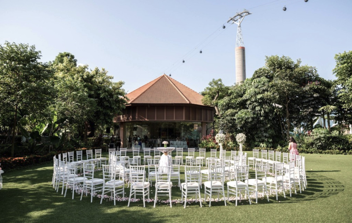 Hotel, Restaurant or Outdoor Wedding: What Works Best in Singapore's Climate?