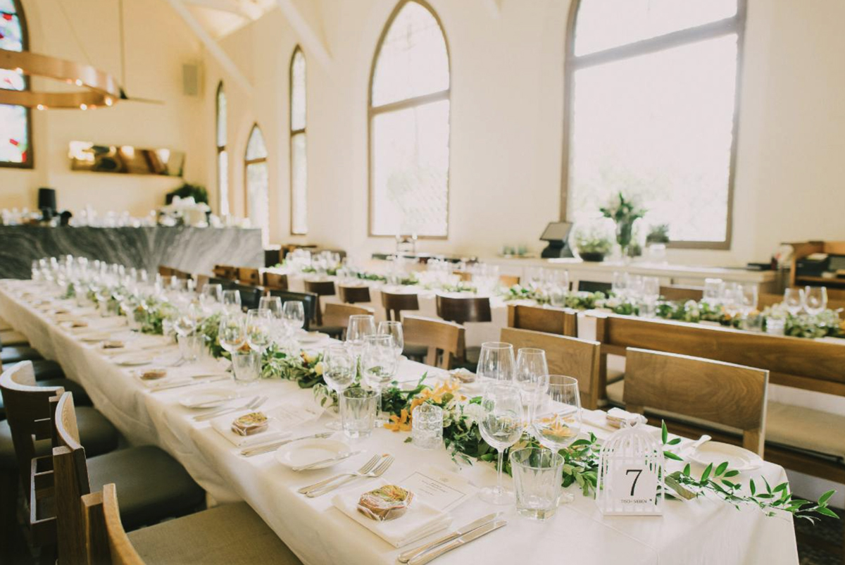 Lunch vs Dinner Weddings: Cost, Atmosphere and Guest Experience