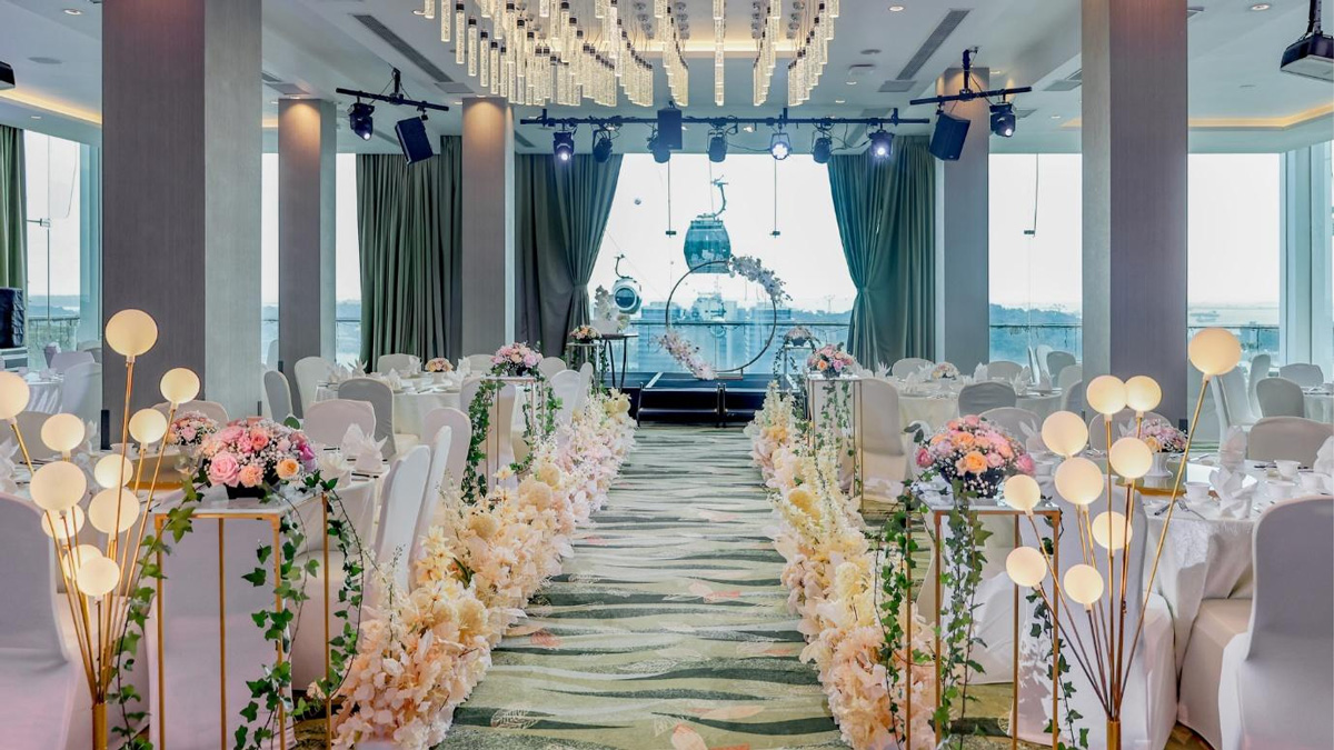 A Unique Hilltop Wedding at Mount Faber Peak