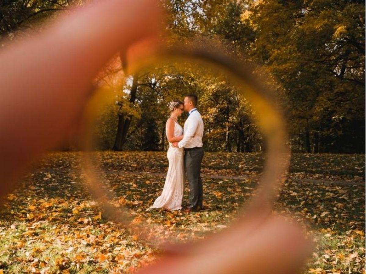 25+ Creative Wedding Photo Booth Ideas & Backdrop Designs