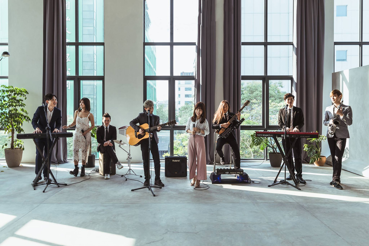 Do You Need a Live Band and Emcee for Your Wedding?