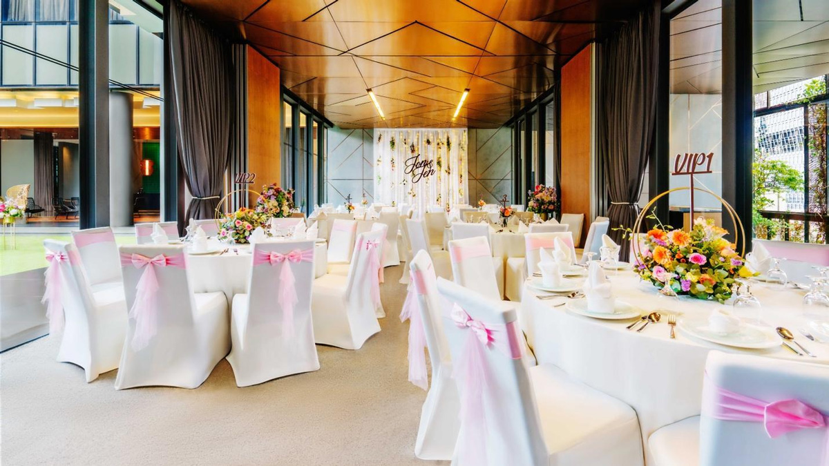 Oasia Hotel Downtown: Intimate Weddings with a Garden in the Sky