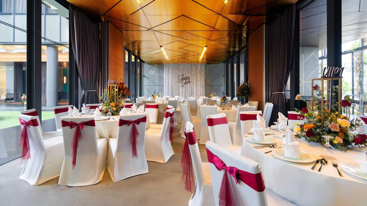 Oasia Hotel Downtown: Intimate Weddings with a Garden in the Sky