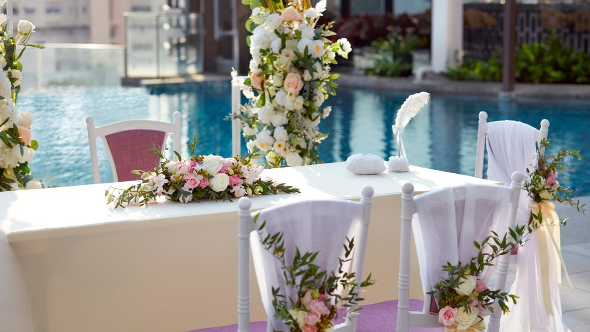 Momentus Hotel Alexandra: Celebrate Love Above the Skyline 