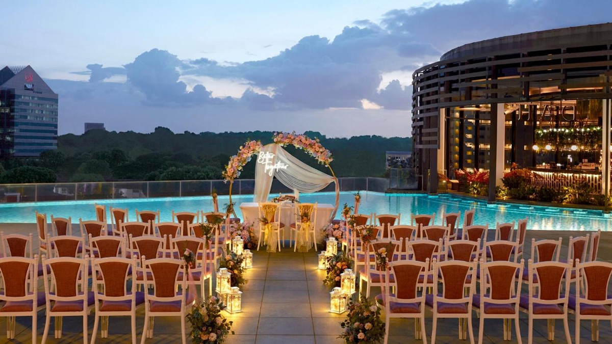 Momentus Hotel Alexandra: Celebrate Love Above the Skyline 