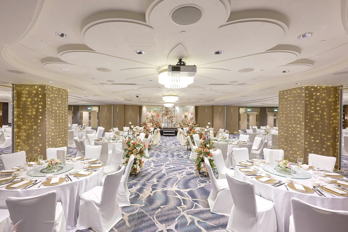 Weddings at Fairmont Singapore and Swissôtel The Stamford 2026: From SKAI Suites to the Fairmont Ballroom