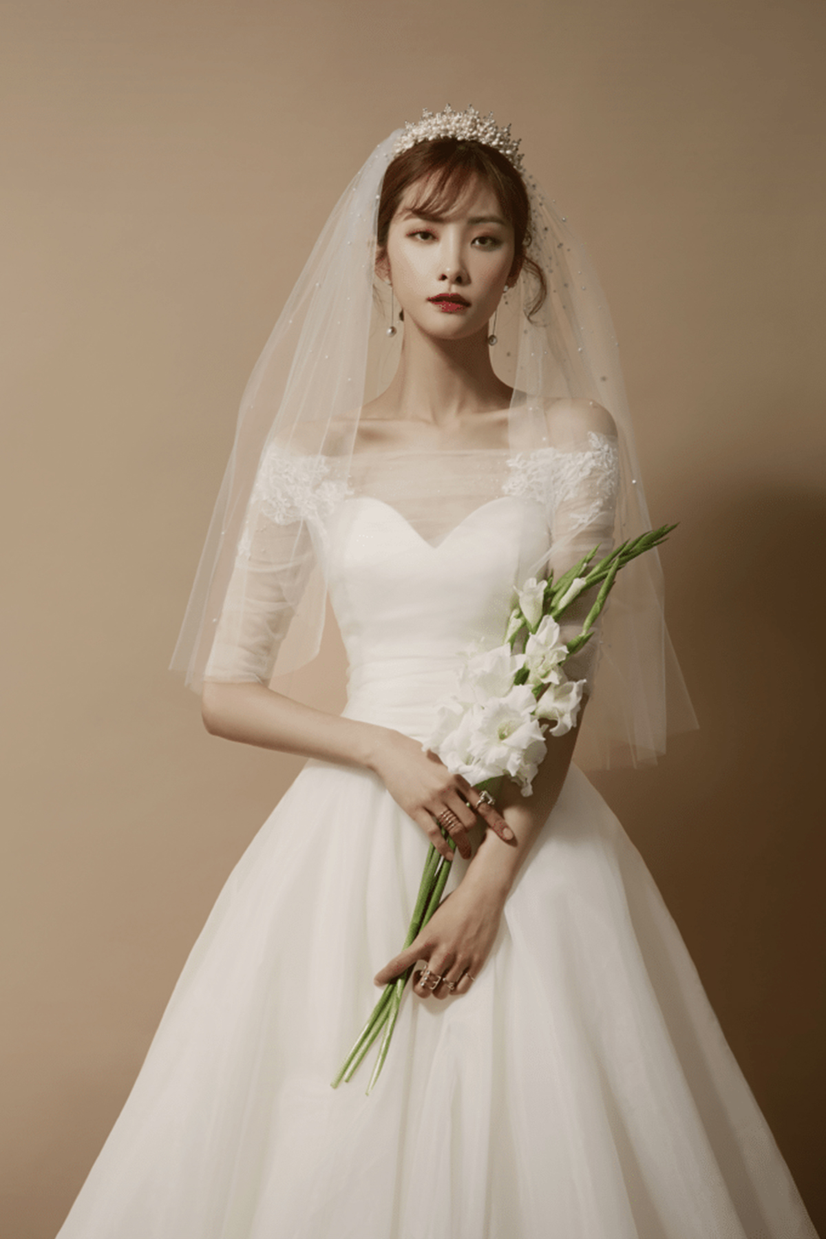 Mackizin - 3/4-Sleeve Square Neck Plain Pleated A-Line Wedding Gown |  YesStyle